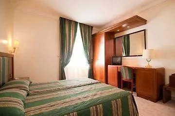 Raeli Siracusa 3* روما