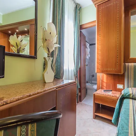 Raeli Siracusa Ρώμη