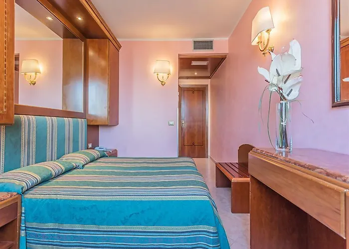 ラエリ シラクーサ ホテル 3*