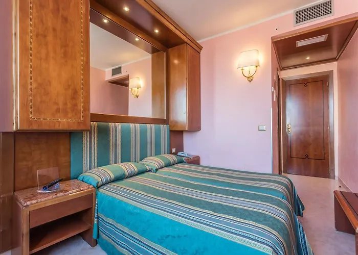 ホテル ラエリ シラクーサ 3*