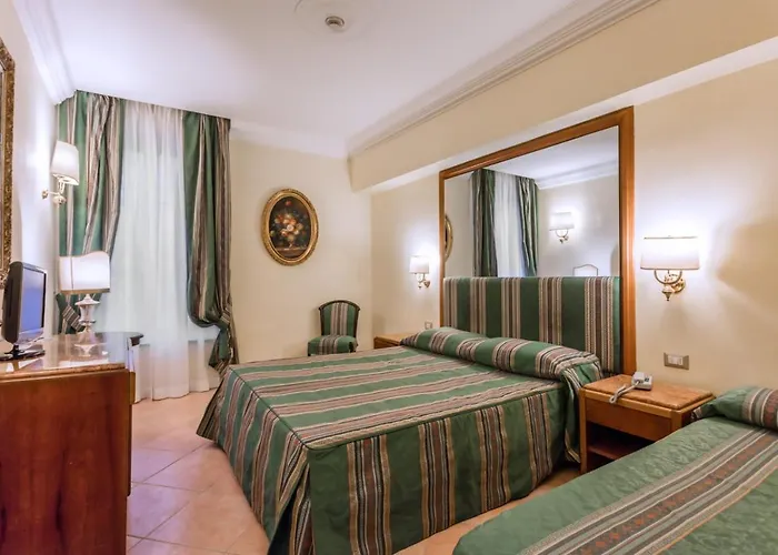 ラエリ シラクーサ ホテル 3*